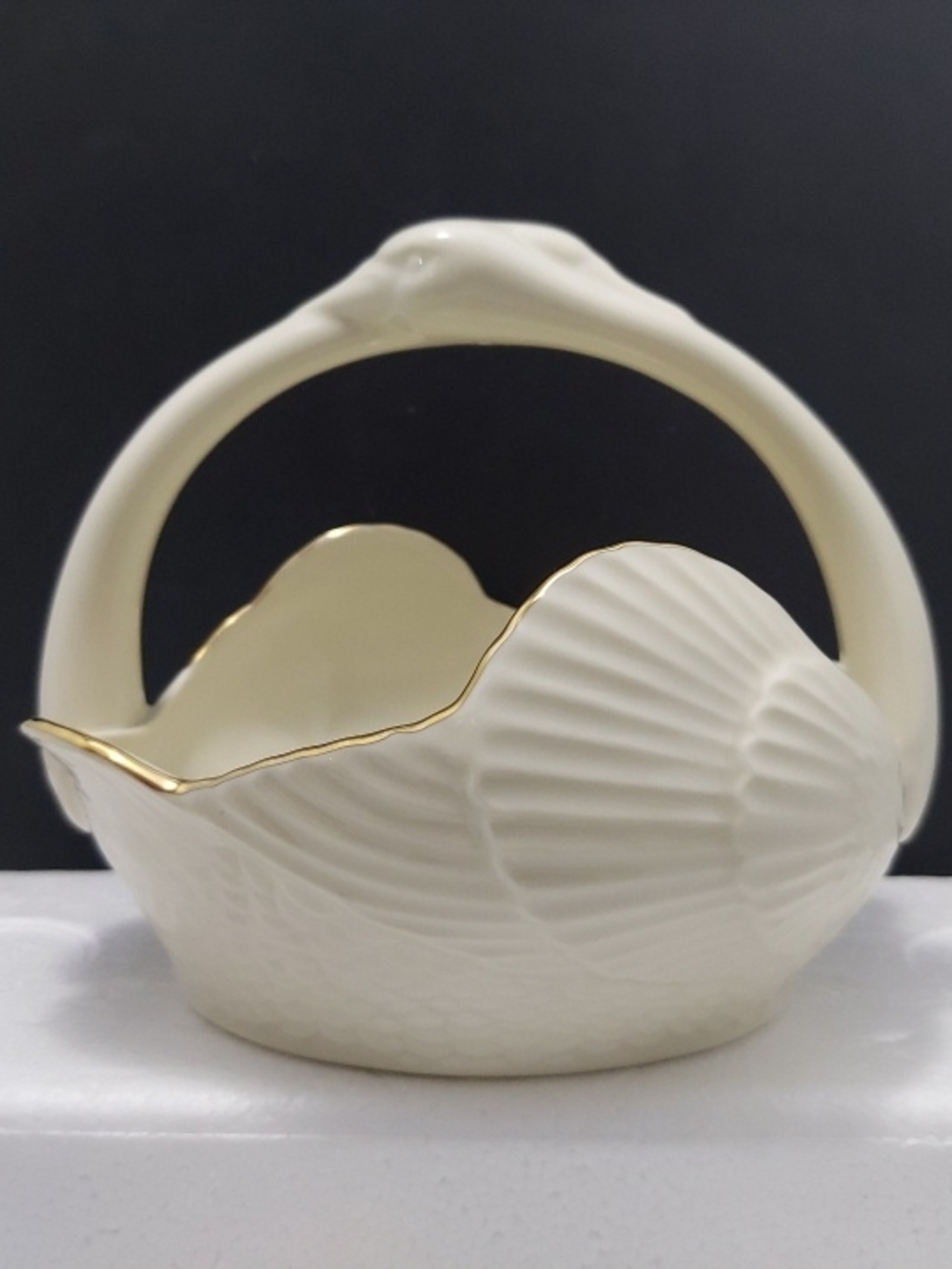 Lenox Cream Ceramic Swan Basket with Gold Trim 6" X 5 3/4"